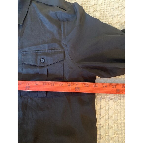 DKNY Blouse Button Down Plus Size XL Black Top Pockets Slit Sides Rounded Bottom - Picture 8 of 10